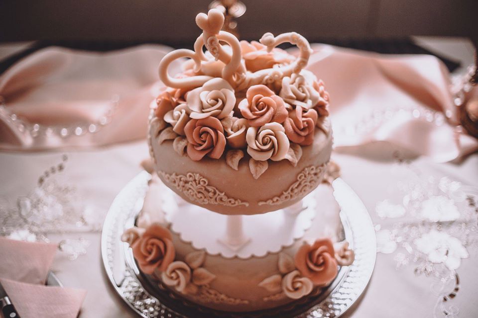 Svatební dort - marcipánovo-kakaovo-třešňový
